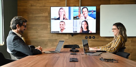 Sala de Reuniões com Videoconferência